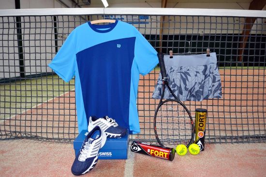 Im Tennis-Center Rainbow bieten wir Ihnen nun auch Ihr passendes Tennis-Equipment.